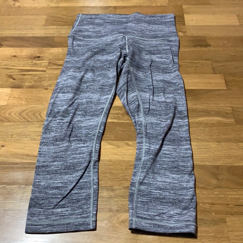 Lululemon wonder under crop leggings